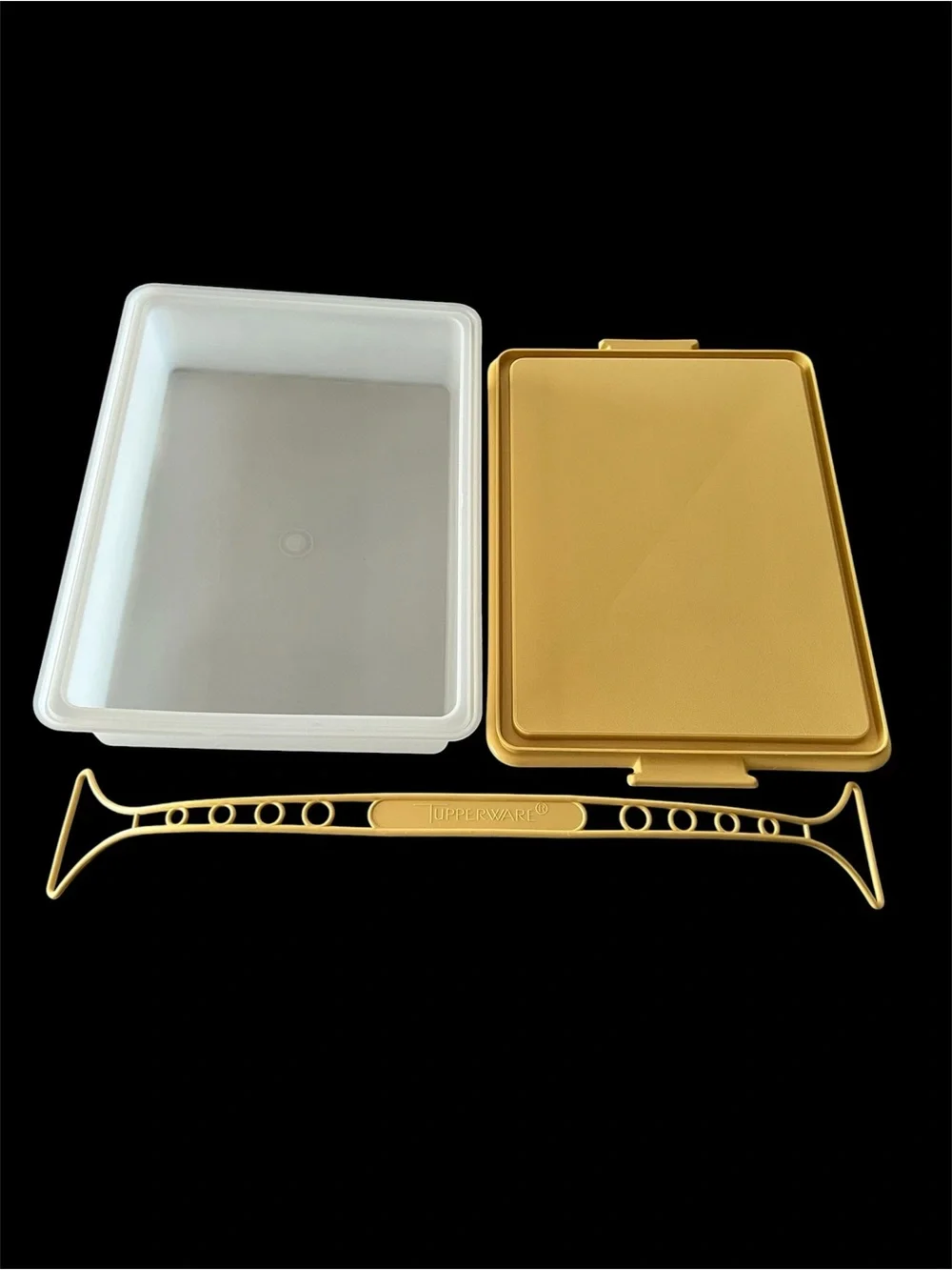 Vintage Tupperware Harvest Gold Rectangular Cake Carrier with Handle
